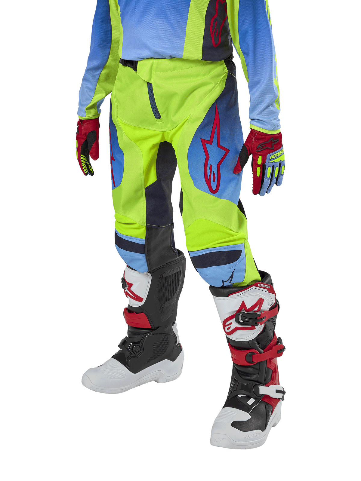 Alpinestars Youth 2024 Racer Hoen Pants, spodnie motocrossowe, żółte neonowe i granatowe z czerwonymi akcentami, zestawione z pasującymi rękawicami oraz białymi, czarnymi i czerwonymi butami, o sportowym kroju z profilowanymi nogawkami do wyścigów off-road