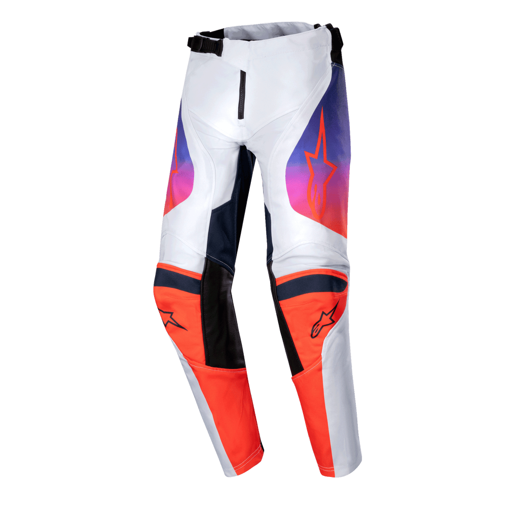 Alpinestars Youth Racer Hoen Pants 2024, spodnie motocrossowe, jasnoszare, jaskrawopomarańczowe i czarne, grafika na udach z fioletowo-pomarańczowym gradientem, jaskrawopomarańczowe panele na kolanach z czarnym logo, ergonomiczny krój do wyścigów terenowych