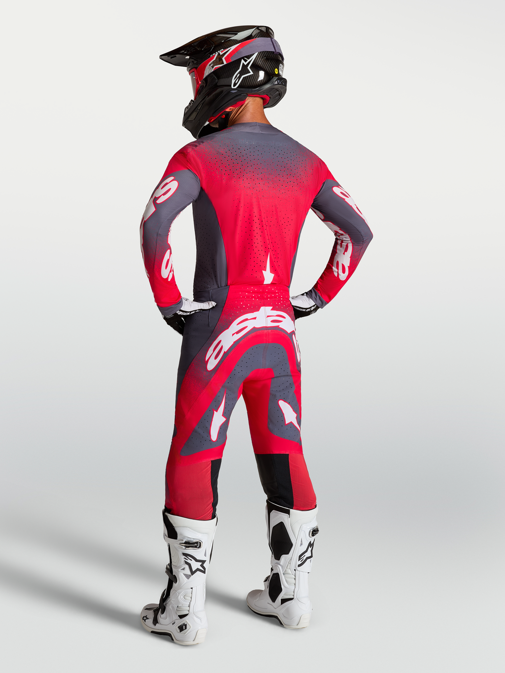 Alpinestars Supertech Hiten AFD, zestaw i koszulka motocrossowa, czerwony fluo i szary, widok z tyłu na modelu