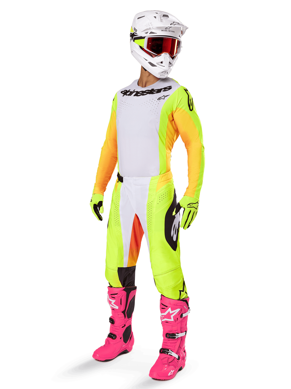 Zawodnik motocrossowy w pełnym stroju wyścigowym Alpinestars, koszulka 2025 Techstar Melt z białym przodem, żółtymi panelami bocznymi i pomarańczowymi rękawami, pasujące żółto-białe spodnie, biały kask z czerwonymi goglami, jaskraworóżowe buty, profesjonalny zestaw do wyścigów terenowych