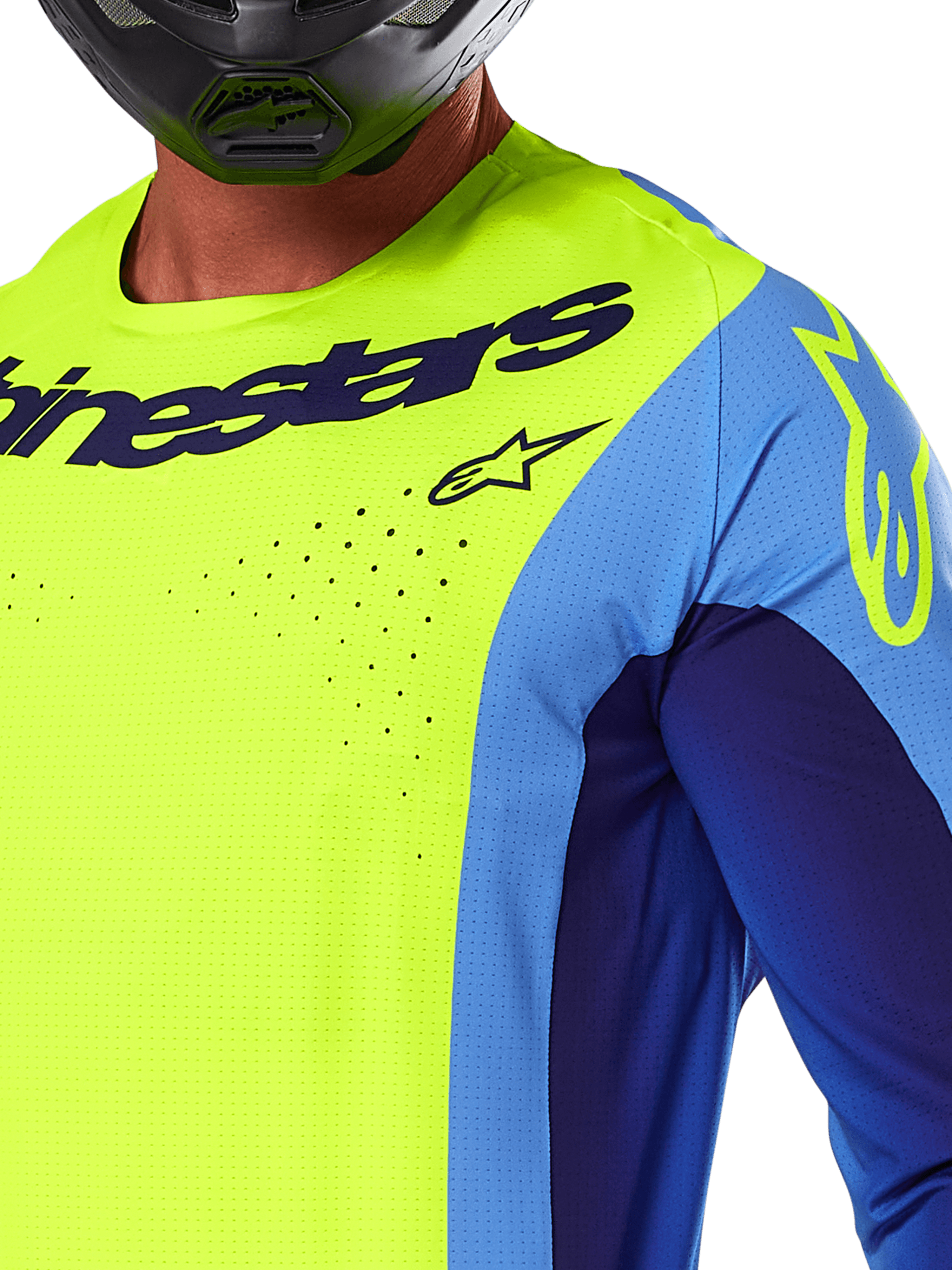 Alpinestars Techstar Melt Jersey 2025, koszulka motocrossowa, żółty fluo i niebieski, zbliżenie pokazujące laserowo wycinane otwory wentylacyjne i granatowe logo, noszona przez motocyklistę w czarnym kasku, profesjonalna odzież do wyścigów terenowych