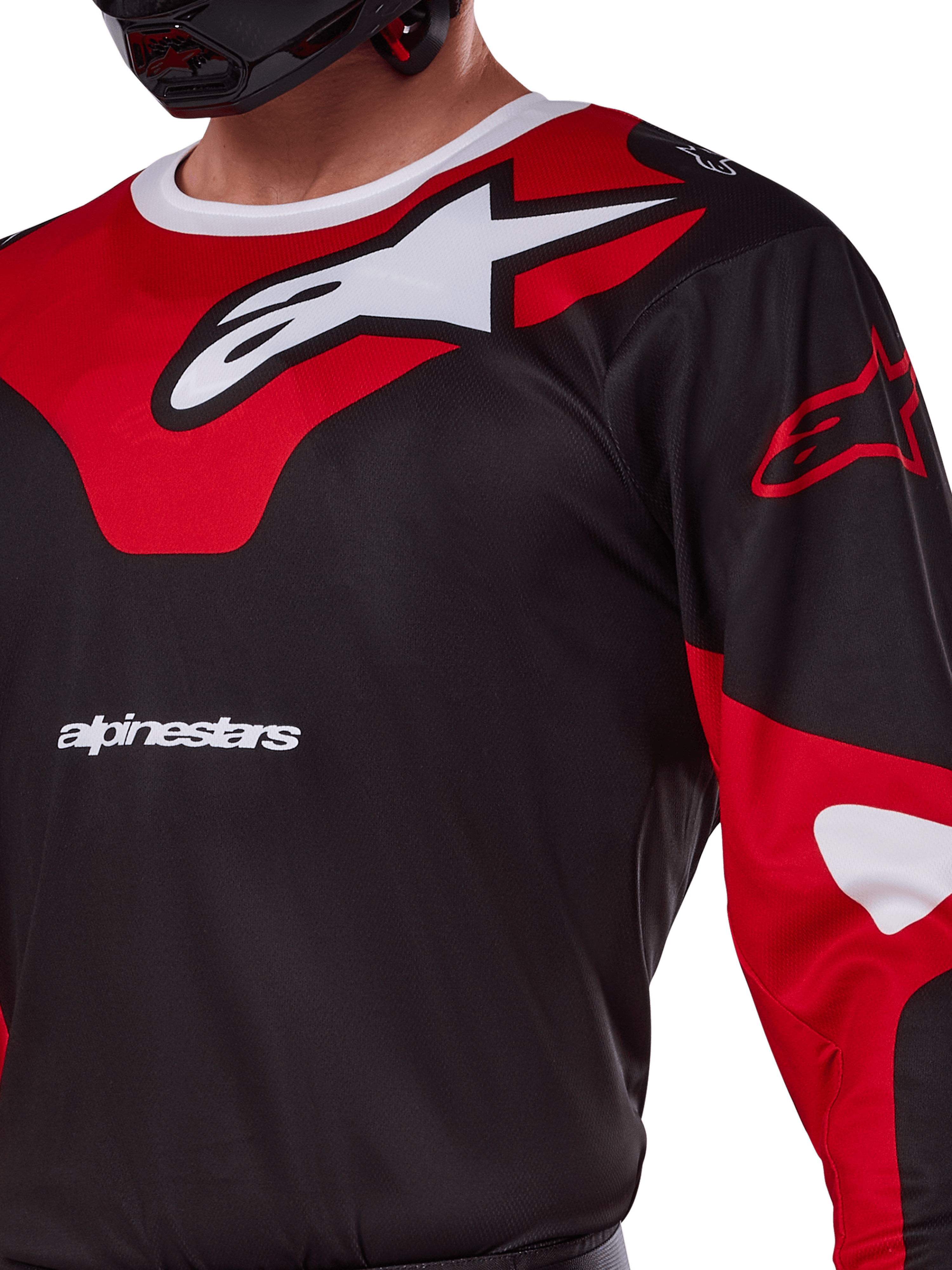 Alpinestars 2025 Racer Veil Jersey, koszulka motocrossowa, czarno-czerwona, zbliżenie na duże białe logo gwiazdy na czerwonym panelu piersiowym i logotyp „alpinestars”, sportowy design z oddychającego materiału technicznego do wyścigów terenowych