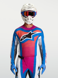 Koszulka Alpinestars Techstar Maven, męska koszulka motocrossowa, niebieska i koralowa, sportowy krój wyścigowy z elastycznej, odprowadzającej wilgoć tkaniny.
