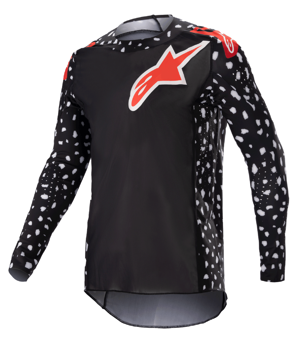 Alpinestars 2023 Supertech North Jersey, koszulka motocrossowa, czarna z neonowymi czerwonymi akcentami, długie rękawy z wzorem białych kropek, czerwono-białe logo z gwiazdą na piersi i ramionach, lekka siatka techniczna o sportowym kroju wyścigowym