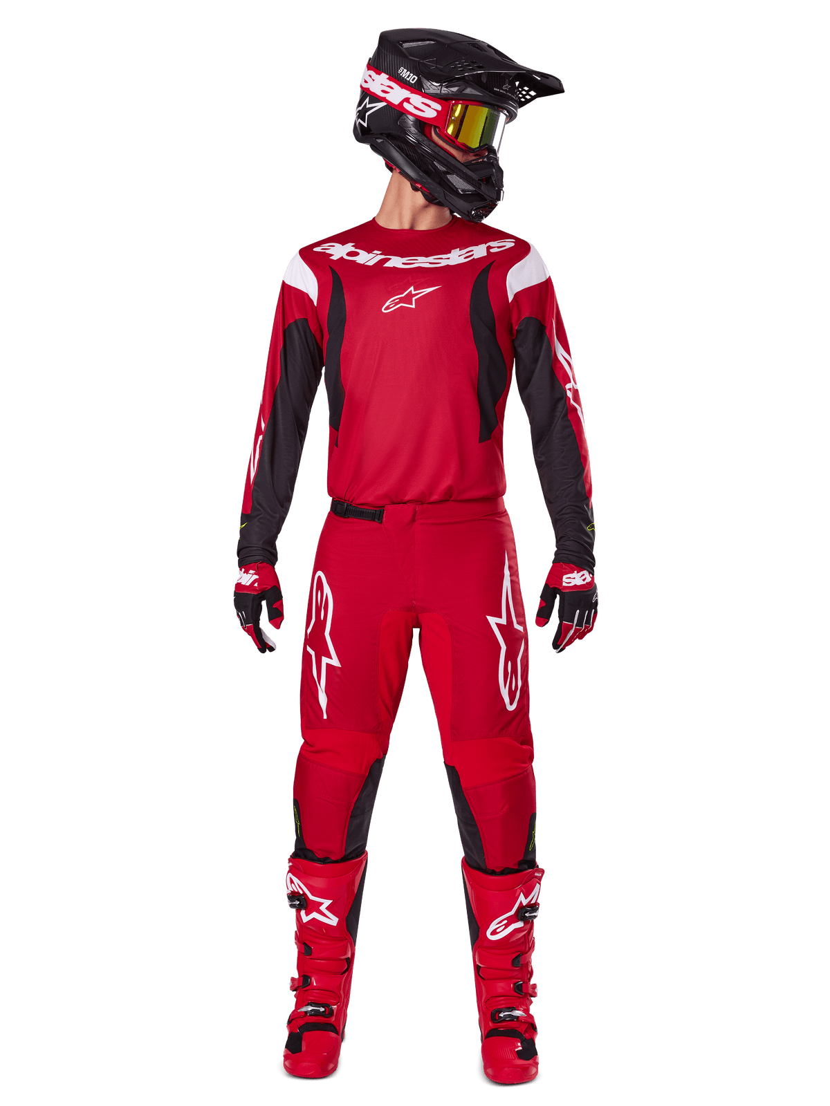 Zestaw Alpinestars 2025 Fluid Haul, strój motocrossowy w kolorze jasnoczerwonym i czarnym, czerwona koszulka z czarnymi rękawami i białym brandingiem, pasujące czerwone spodnie z białym logo gwiazdy, czarny kask ze złotymi goglami i czerwone buty, kompletny sprzęt do jazdy terenowej