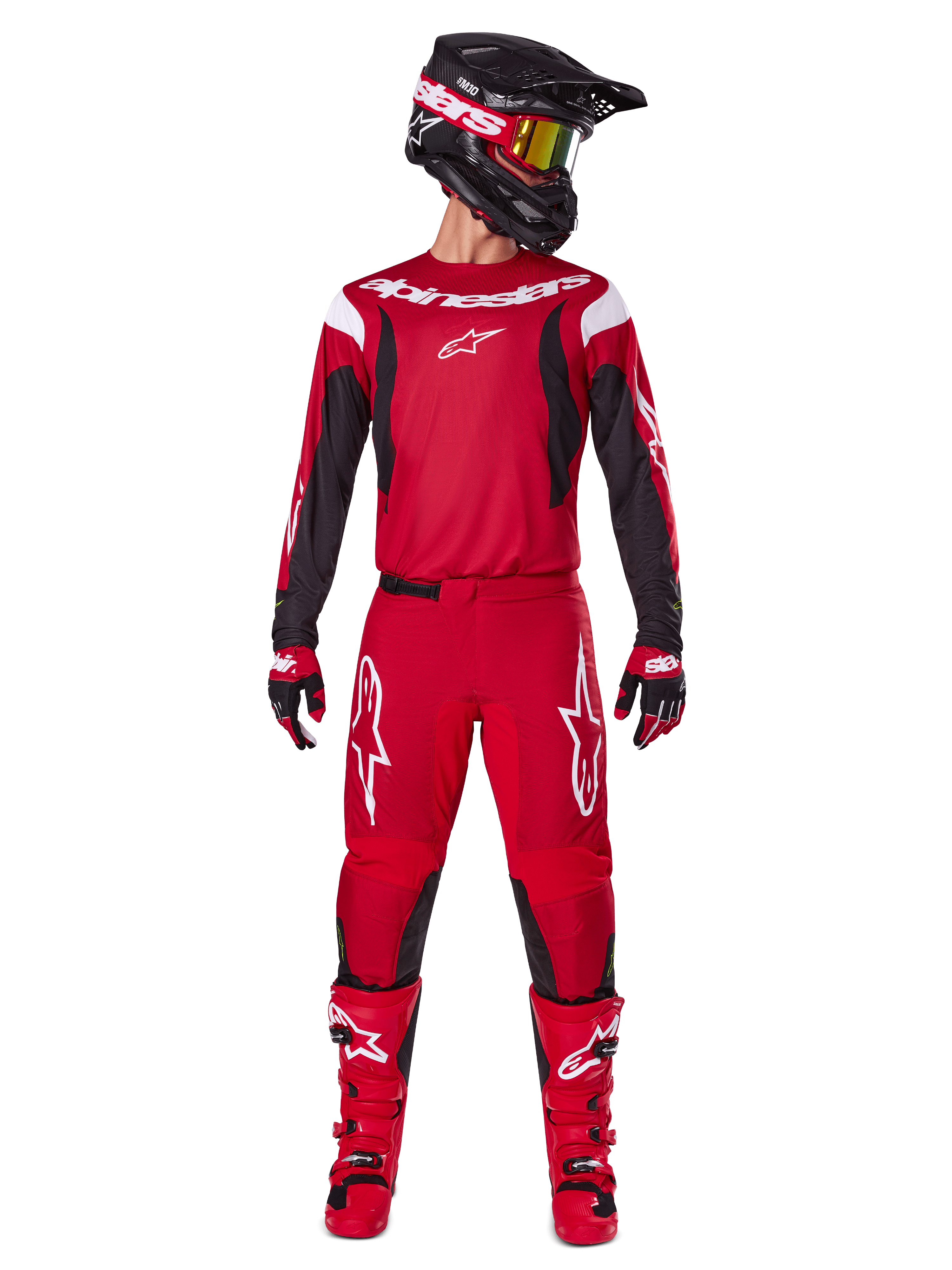 Zestaw Alpinestars 2025 Fluid Haul, strój motocrossowy w kolorze jasnoczerwonym i czarnym, czerwona koszulka z czarnymi rękawami i białym brandingiem, pasujące czerwone spodnie z białym logo gwiazdy, czarny kask ze złotymi goglami i czerwone buty, kompletny sprzęt do jazdy terenowej