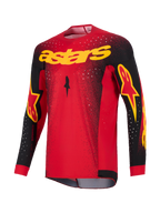 Alpinestars 2026 Supertech Scenz Jersey, koszulka motocrossowa, czerwona, czarna i żółta, z żółtym brandingiem „astars” na klatce piersiowej, czarnymi rękawami z akcentami logo i białym nakrapianym wzorem na ramionach i górnej części korpusu