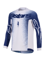 Alpinestars Supertech Scenz Jersey 2026, koszulka motocrossowa, jasnoszara i ciemnoniebieska, z ciemnoniebieskim brandingiem Astars na klatce piersiowej i rękawach, gradientowy nakrapiany wzór, laserowo wycinane perforacje wentylacyjne, profesjonalna odzież wyścigowa off-road