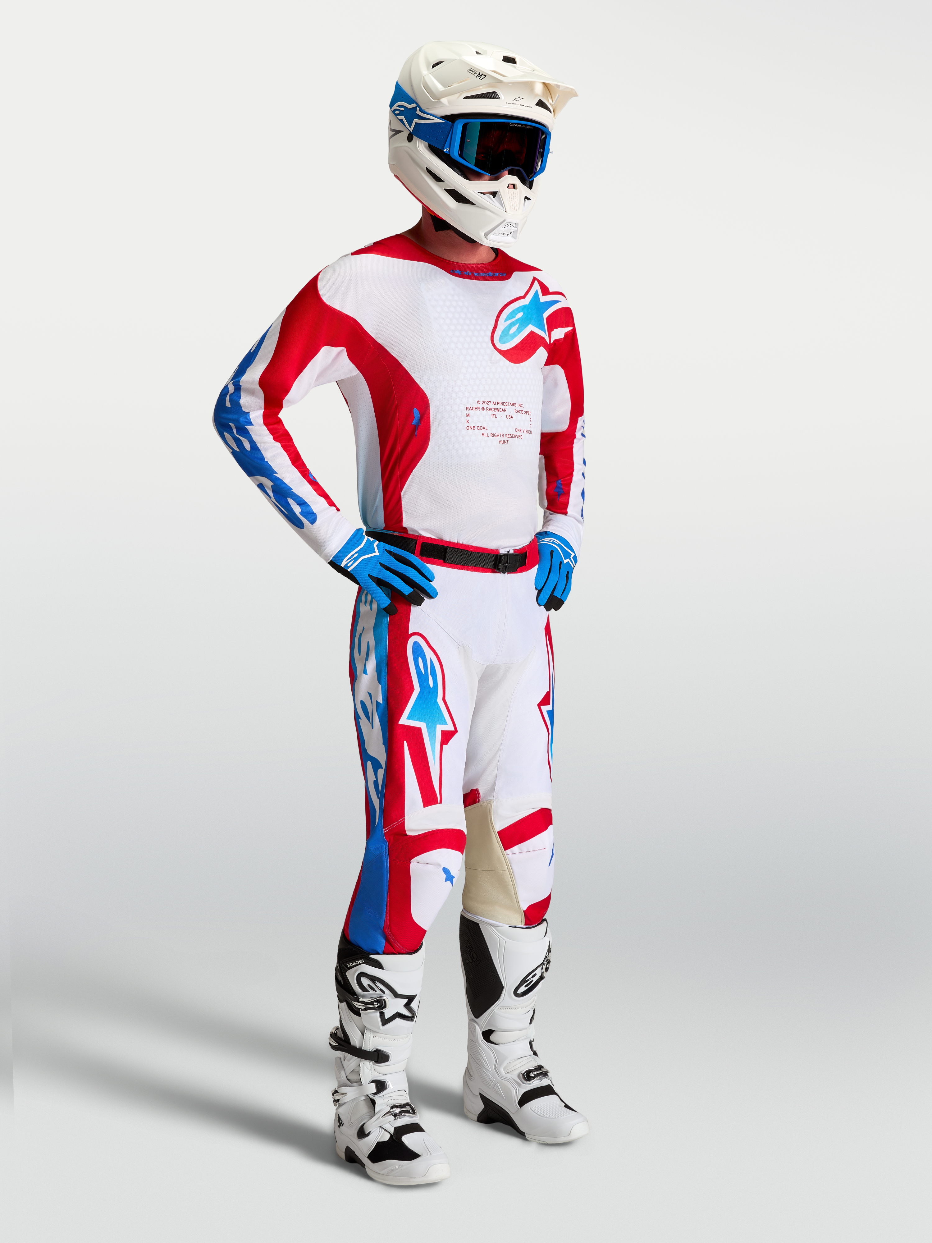 Alpinestars koszulka Racer Hunt, męska odzież motocross, biała, czerwona i niebieska, lekki poliester odprowadzający wilgoć.