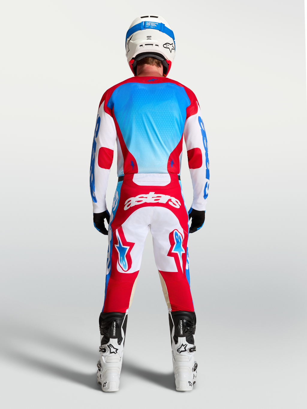 Koszulka Alpinestars Racer Hunt, męska, czerwona, biała i niebieska, widok z tyłu, materiał odprowadzający wilgoć.