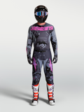 Alpinestars Racer Lone Gear Set, męski zestaw motocrossowy, szary camo i fioletowy, profesjonalna odzież wyścigowa off-road.