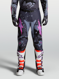 Alpinestars spodnie Racer Lone 2027, męskie spodnie motocrossowe w szarym moro i fioletowym kolorze z różowymi logo w kształcie gwiazdy, lekkie spodnie off-road do jazdy wyścigowej