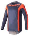 Alpinestars Techstar Arch Jersey 2023, koszulka motocrossowa z długim rękawem, w kolorze granatowym i jaskrawopomarańczowym, z pionowymi pomarańczowymi akcentami i logo na klatce piersiowej, lekka siatkowa tkanina zapewniająca wydajność w terenie