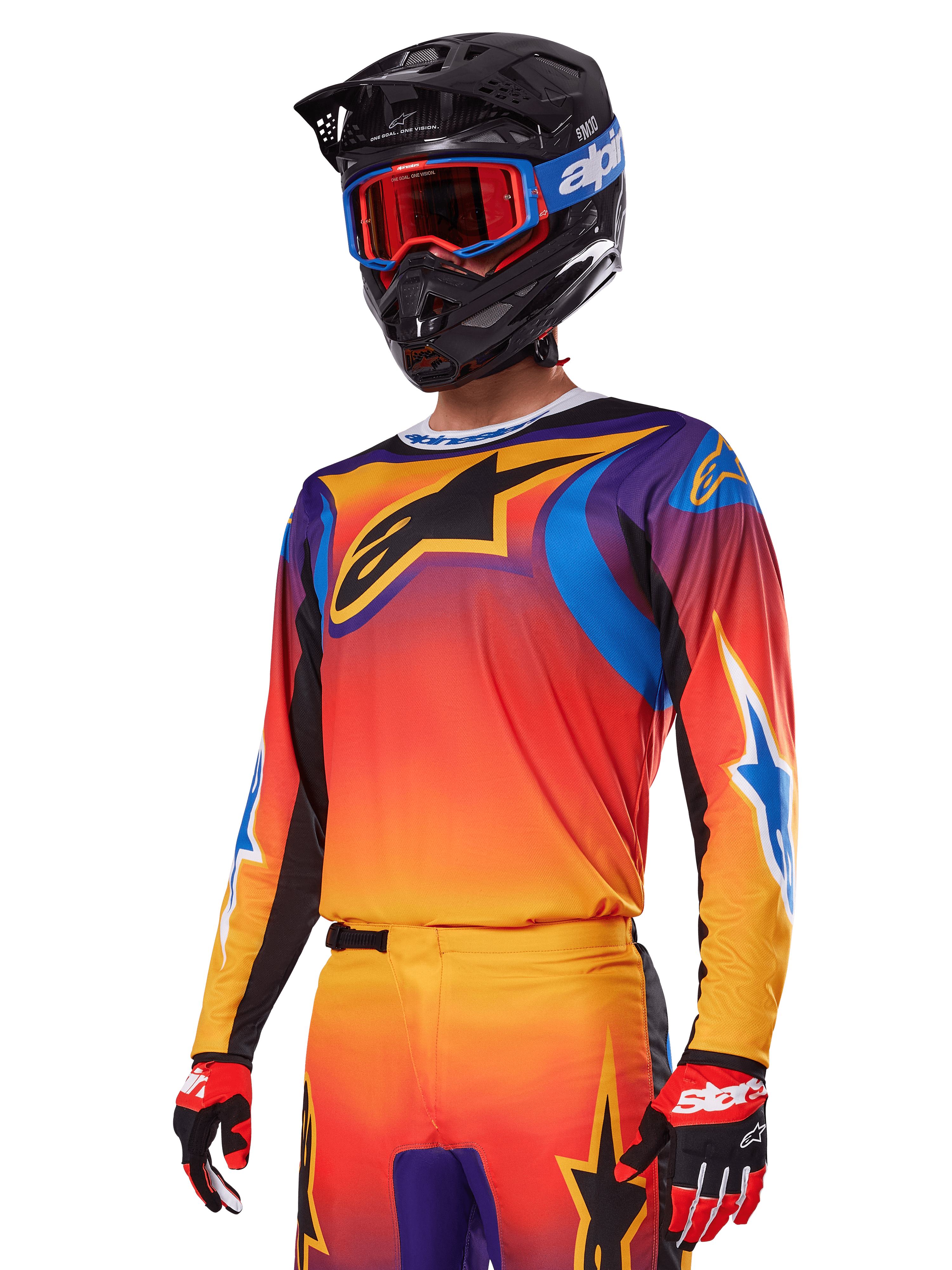 Alpinestars 2025 Fluid Wurx Gear Set, zestaw motocrossowy, gradient pomarańczowy, fioletowy i niebieski, z dużym czarnym logo A-stars, noszony z czarnym kaskiem i niebieskimi goglami, dopasowany strój do profesjonalnych wyścigów terenowych