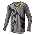 Alpinestars 2024 Racer Tactical Jersey, koszulka motocrossowa, Cast Gray Camo Magnet, szaro-czarny wzór kamuflażu z jaskrawożółtym logo Alpinestars na piersi, długie rękawy, wyczynowa odzież do jazdy terenowej