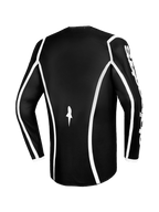 Alpinestars 2026 Fluid Apex Jersey, koszulka motocrossowa, czarna z białymi zakrzywionymi lamówkami, widok z tyłu pokazujący ergonomiczny krój i małe białe logo, wyczynowa koszulka z długim rękawem do jazdy terenowej
