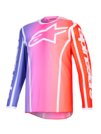 Alpinestars 2026 Fluid Apex Jersey, koszulka motocrossowa, fioletowy, różowy i pomarańczowy gradient z białymi akcentami, białe logo Astars na piersi i branding na rękawach, lekki materiał poliestrowy