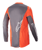Alpinestars Racer Hoen Jersey 2023, koszulka motocrossowa, Magnet Hot Orange, widok z tyłu przedstawiający szare i pomarańczowe panele ze srebrnymi logotypami Astars na rękawach i plecach, wyczynowa odzież off-road