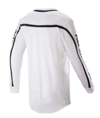 Alpinestars 2023 Racer Found Jersey, koszulka motocrossowa, biała, widok z tyłu z czarnymi paskami na ramionach i rękawach, przedłużony tył dla lepszej osłony, lekka konstrukcja z tkaniny poliestrowej