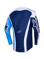 Alpinestars 2026 Racer Air Portl Jersey, widok z tyłu, kolorystyka Ucla Blue i biała, ciemnoniebieski korpus z siatki z białymi zakrzywionymi akcentami, jasnoniebieski lewy rękaw z ciemnoniebieskim logo gwiazdy, ciemnoniebieski prawy rękaw z białym logo gwiazdy, oddychająca wyczynowa koszulka motocrossowa