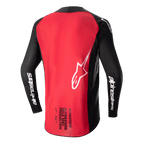 Alpinestars 2024 Supertech Ward Jersey, koszulka motocrossowa, czarno-czerwona (Red Berry), widok z tyłu przedstawiający duży czerwony panel na plecach, czarne siateczkowe rękawy z białym brandingiem Alpinestars, białe logo gwiazdy oraz napis Supertech Race Spec w dolnej części pleców.