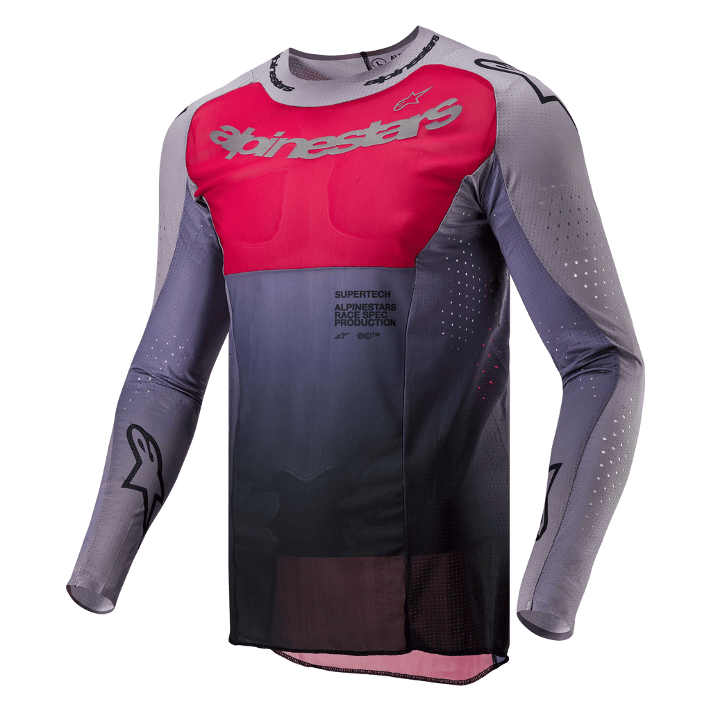 Alpinestars 2024 Supertech Dade Jersey, koszulka motocrossowa, czerwona i szara, jaskrawoczerwony panel na klatce piersiowej ze srebrnym logo, ciemnoszary gradient w pasie, laserowo wycinane perforacje na rękawach i bokach, sportowy krój wyścigowy