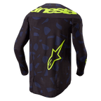 Alpinestars 2024 Techstar Rantera Jersey, koszulka motocrossowa, czarna, granatowa i żółta fluo, widok z tyłu, granatowy geometryczny wzór na czarnym tle, wyraźny żółty napis Alpinestars na ramionach, duże logo gwiazdy na dole pleców, techniczna odzież z długim rękawem do wyścigów terenowych