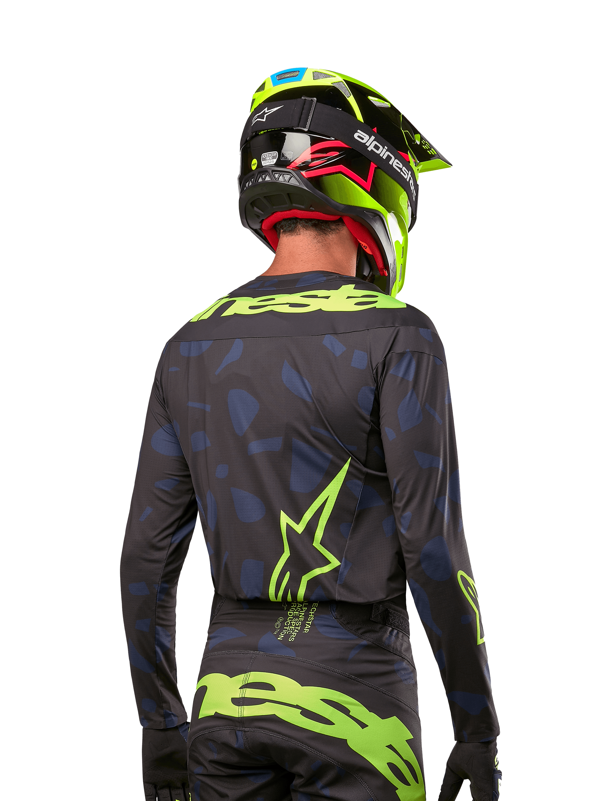 Widok z tyłu zawodnika motocrossowego w koszulce Alpinestars Techstar Rantera 2024 w kolorze Black Navy Yellow Fluo, z wyraźnym neonowo-żółtym brandingiem i logo na plecach, w zestawie z pasującymi spodniami motocrossowymi i neonowo-żółtym kaskiem, tworzącymi kompletny wyścigowy wygląd off-road.