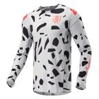 Alpinestars Techstar Rantera Jersey 2024, koszulka motocrossowa, szary kamuflaż Haze Gray z czarnymi abstrakcyjnymi kształtami i pomarańczowymi akcentami, długie rękawy, techniczna odzież do wyścigów terenowych