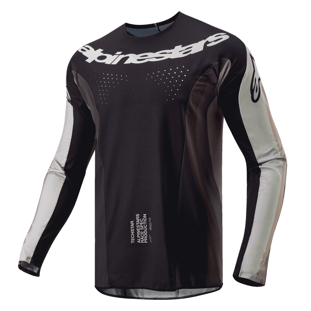 Alpinestars Techstar Pneuma Jersey 2024, koszulka motocrossowa, ciemny piaskowy i szary Iron Dust Gray, czarny korpus z jasnoszarymi panelami na rękawach, białe logo Alpinestars na klatce piersiowej, laserowo wycinane perforacje wentylacyjne, profesjonalna odzież off-road