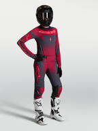 Alpinestars Stella Techstar Swan, damski strój motocrossowy, koszulka i spodnie, czerwone i szare, białe buty motocyklowe.