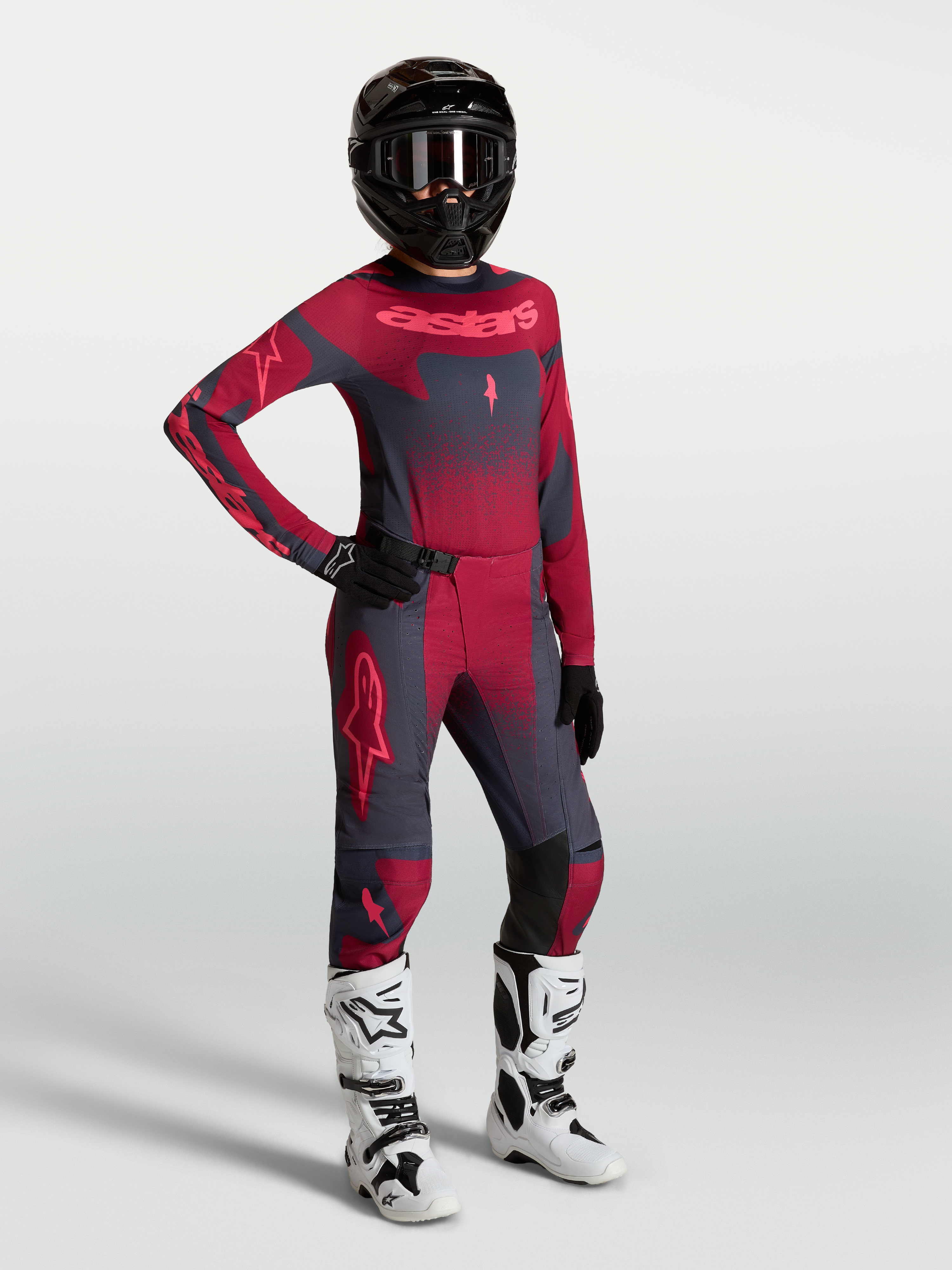 Alpinestars Stella Techstar Swan, damski zestaw motocrossowy i koszulka, karmazynowy i ciemnoszary, białe buty.