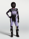 Alpinestars Stella Techstar Swan, damski komplet motocrossowy, jasnofioletowy i czarny, koszulka i spodnie wyścigowe.