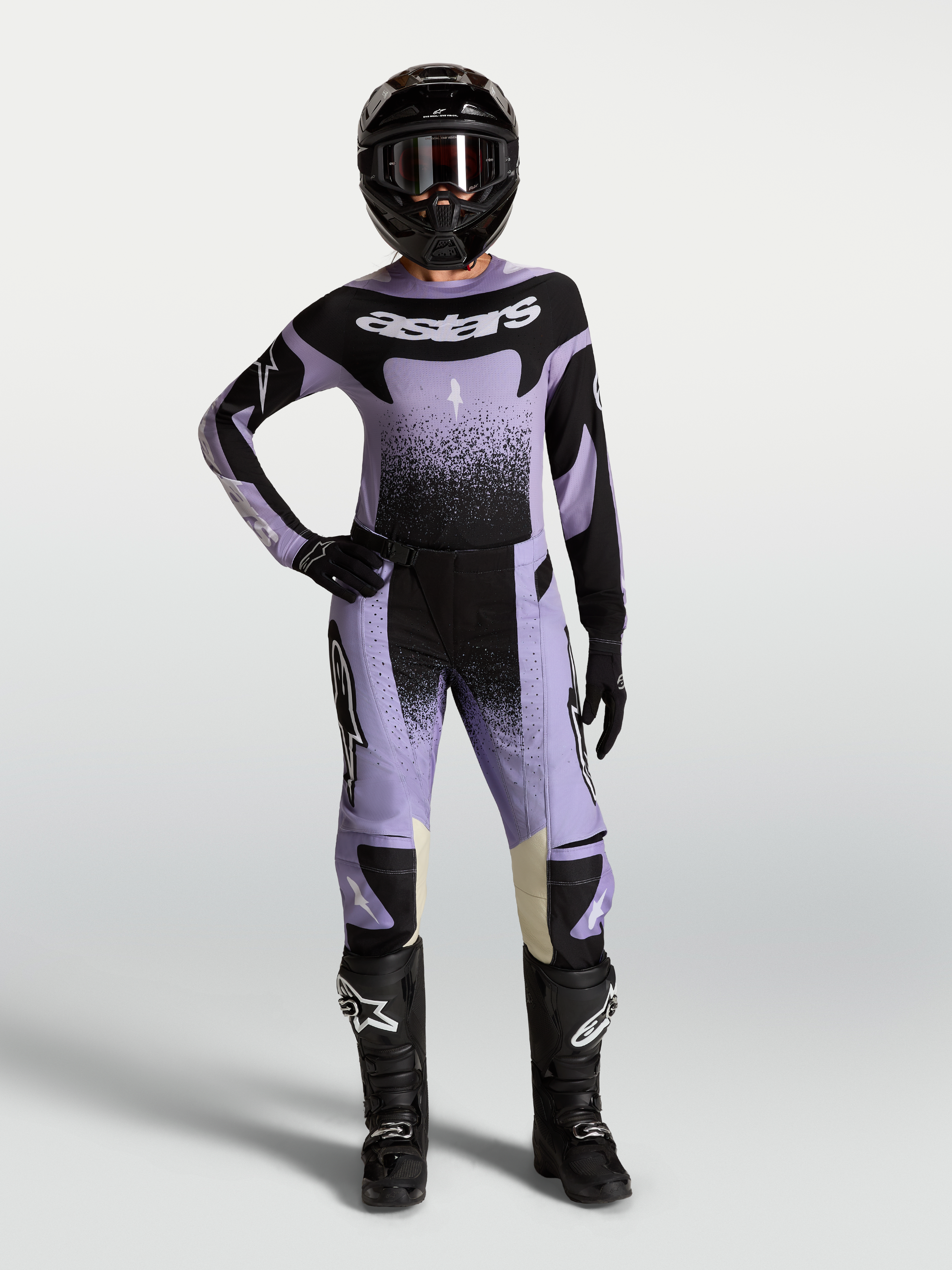 Alpinestars Stella Techstar Swan, damski komplet motocrossowy, jasnofioletowy i czarny, koszulka i spodnie wyścigowe.