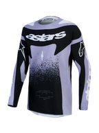 Koszulka Alpinestars Stella Techstar Swan, damska koszulka motocrossowa, jasnofioletowa i czarna, sportowy krój wyścigowy, lekka i wentylowana konstrukcja z grafiką Swan.