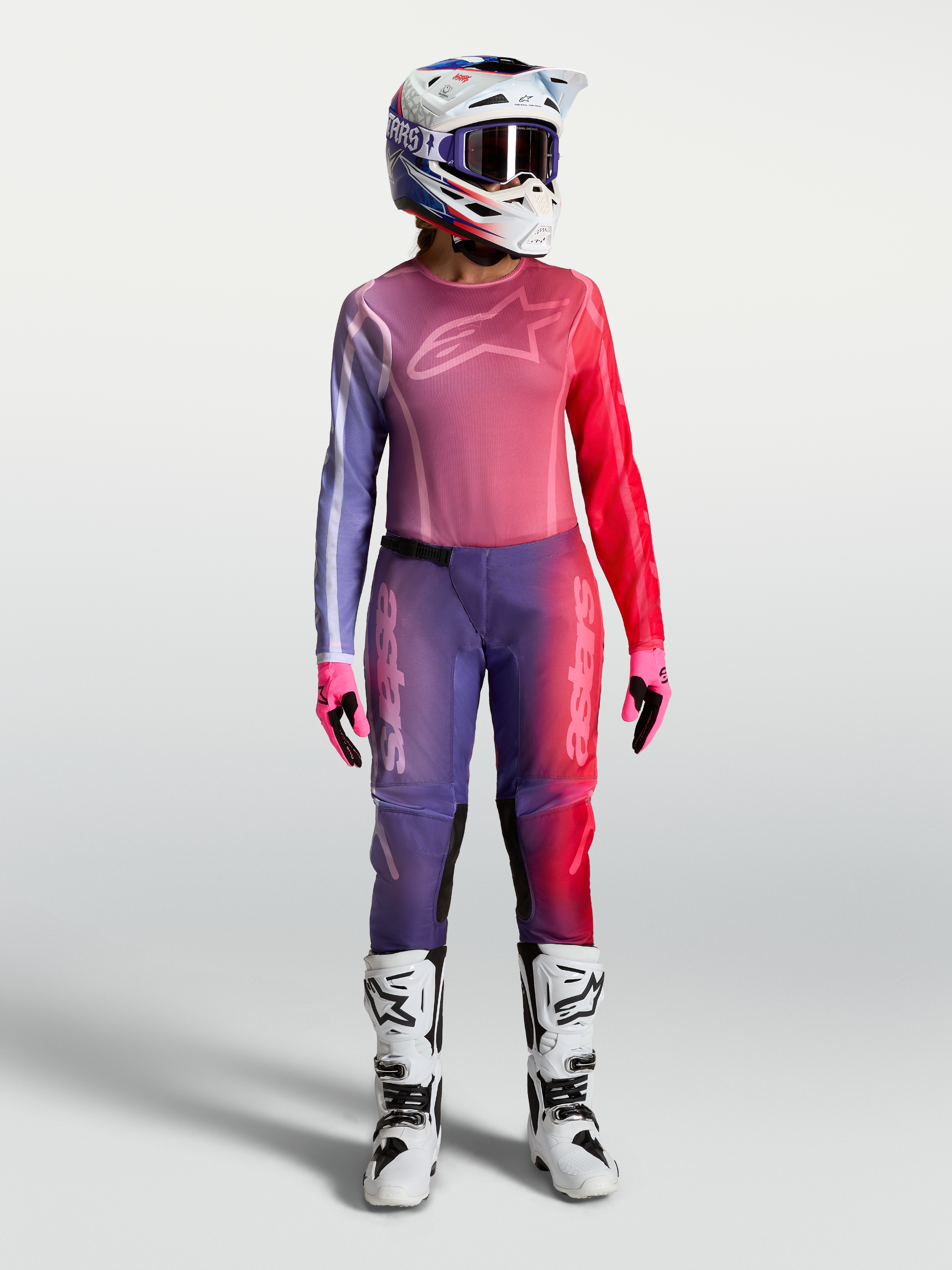 Koszulka Alpinestars Stella Fluid Kepler, damski fioletowo-czerwony zestaw motocrossowy ze spodniami, kaskiem i butami.