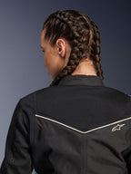 Alpinestars Stella T-Dyno Air Jacket, damska kurtka motocyklowa, czarna z akcentami ecru, zbliżenie na karczek z tyłu z rozszerzoną siatką 3D zapewniającą wentylację i małym haftowanym logo Alpinestars