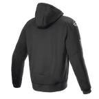 Alpinestars FQ20 Chrome Ignition Monster Hoodie, czarna motocyklowa bluza z kapturem, widok z tyłu, białe logo Alpinestars na ramieniu, branding Monster Energy na rękawie, casualowy miejski styl z ochronną konstrukcją tekstylną