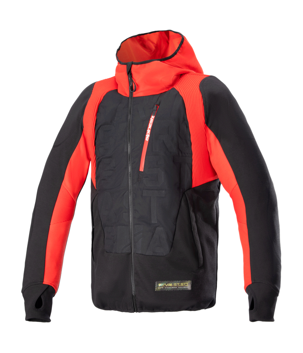 Alpinestars MO.ST.EQ Hybrid Hooded Jacket, techniczna bluza motocyklowa z kapturem, czarno-czerwona, skośny zamek z przodu, czerwona kieszeń na klatce piersiowej, wytłaczany wzór na torsie i pętle na kciuki, połączenie stylu miejskiego z ochronną odzieżą motocyklową