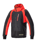 Alpinestars MO.ST.EQ Hybrid Hooded Jacket, techniczna bluza motocyklowa z kapturem, czarno-czerwona, skośny zamek z przodu, czerwona kieszeń na klatce piersiowej, wytłaczany wzór na torsie i pętle na kciuki, połączenie stylu miejskiego z ochronną odzieżą motocyklową