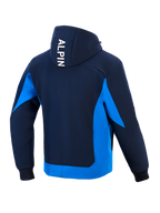 Alpinestars Radium Tech Hoodie, techniczna bluza motocyklowa, kolory Night Navy i Royal Blue, widok z tyłu z białym pionowym napisem „ALPIN” na kapturze, jaskrawoniebieskie panele boczne i dolna krawędź, ściągacze na mankietach, miejski sportowy design