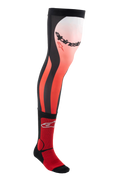 Alpinestars Knee Brace Socks, długie skarpety motocrossowe, jaskrawoczerwone, białe i czarne, techniczna konstrukcja do kolan z gradientowym wzorem i wyrazistym logo, prążkowana tekstura dla pewnego dopasowania, specjalnie zaprojektowane do butów terenowych i ortez kolanowych