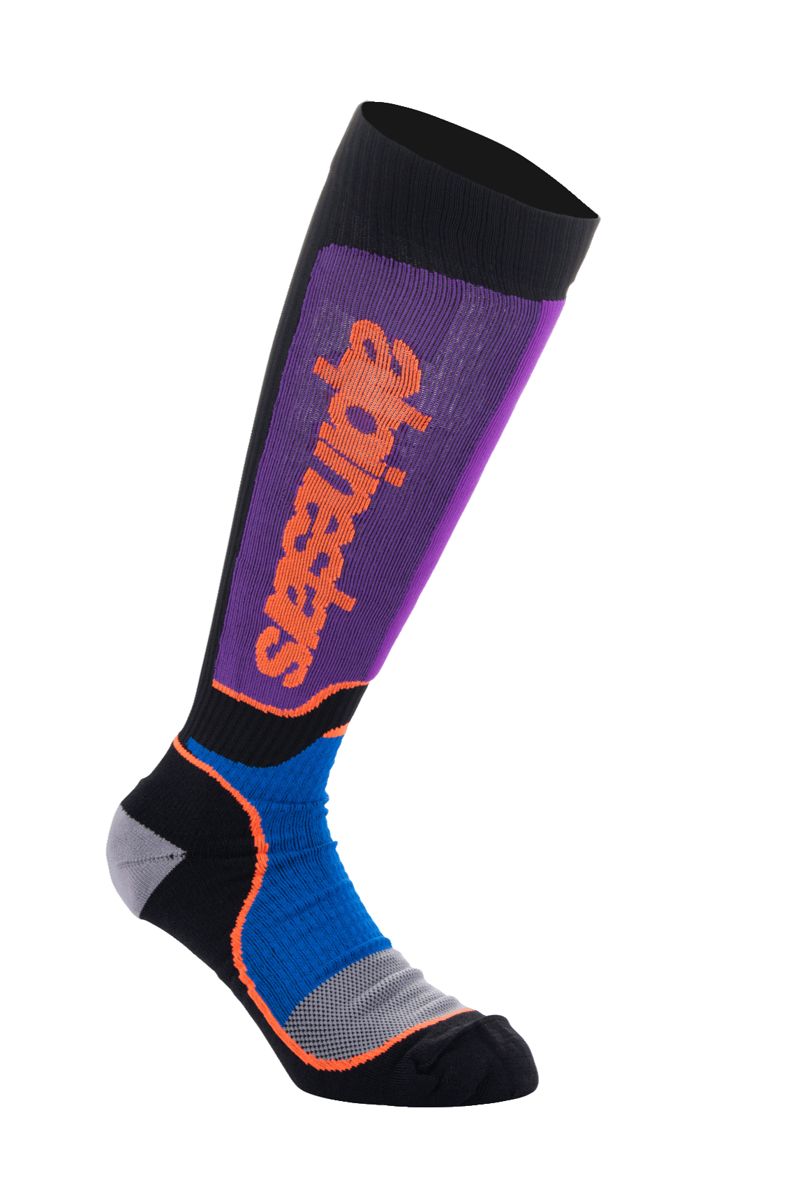Alpinestars MX Plus Socks, skarpety motocrossowe do kolan, czarne, niebieskie i fioletowe, z fioletową prążkowaną nogawką i pionowym pomarańczowym logo Alpinestars, niebieskimi siatkowymi panelami na kostkach z pomarańczowymi akcentami oraz szaro-czarną wzmocnioną stopą, wyczynowa odzież do jazdy terenowej