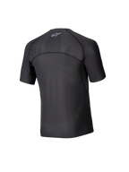 Alpinestars Tech KX Sim Top, kartingowa warstwa bazowa z krótkim rękawem, czarny, widok z tyłu ukazujący oddychające panele z siatki na ramionach i górnej części pleców, ergonomiczna konstrukcja szwów, wydajny materiał odprowadzający wilgoć