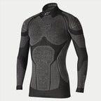 Alpinestars Ride Tech Top Long Sleeve Winter, motocyklowa bielizna termoaktywna, czarno-szara, techniczna koszulka z długim rękawem, panele o strukturze plastra miodu o podwójnej gęstości, krój kompresyjny, stójka z białym logo Alpinestars, profesjonalna odzież termiczna na zimę
