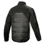 Alpinestars AMT Thermal Liner, czarna termiczna kurtka warstwy środkowej, widok z tyłu, pikowana konstrukcja Ripstop 3L, izolacja PrimaLoft, logo Alpinestars w górnej części pleców