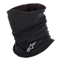 Alpinestars Tech Neck Warmer, czarny komin motocyklowy z białym haftowanym logo, wyposażony w perforowane otwory wentylacyjne i dwuwarstwową podszewkę z polaru zapewniającą ochronę termiczną i odporność na wiatr