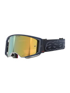Gogle Alpinestars Supertech Vision Vista, gogle motocrossowe MX, kolorystyka Black Mirror Gold, ciemna półprzezroczysta oprawka, złota lustrzana szyba z napisem „ONE GOAL. ONE VISION.”, czarny pasek z dużym wytłoczonym szarym logo „astars”