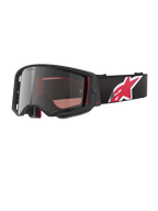 Alpinestars Supertech Corp Goggles Absolute Vision, gogle motocrossowe, czarno-czerwone ze srebrną lustrzaną soczewką, napis "ONE GOAL. ONE VISION.", czarny pasek z dużym czerwono-białym logo gwiazdy, kanciasta oprawka z piankowym wyściełaniem, profesjonalna ochrona oczu off-road