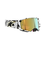 Alpinestars Supertech Corp Goggles Absolute Vision, gogle motocrossowe, biała oprawka z czarnymi wzorami graficznymi, złota lustrzana soczewka, biało-czarny pasek ze złotym logo Alpinestars, wysokiej klasy ochronne gogle wyścigowe